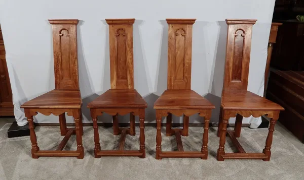 Suite de 4 Chaises en Acajou Massif, goût Cathédrale – XXe