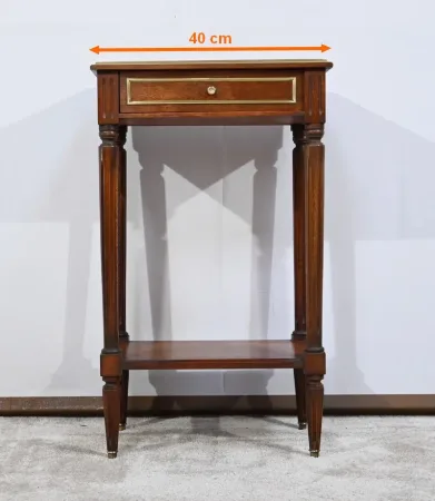 TISCH IM LOUIS XVI-STIL