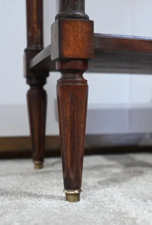 TISCH IM LOUIS XVI-STIL