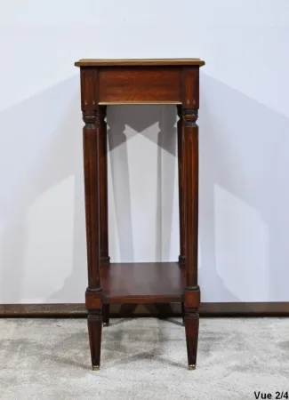 TISCH IM LOUIS XVI-STIL