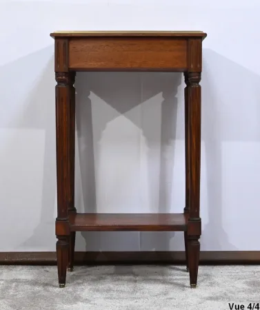 TISCH IM LOUIS XVI-STIL