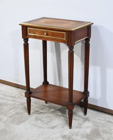 TISCH IM LOUIS XVI-STIL