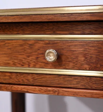 TISCH IM LOUIS XVI-STIL