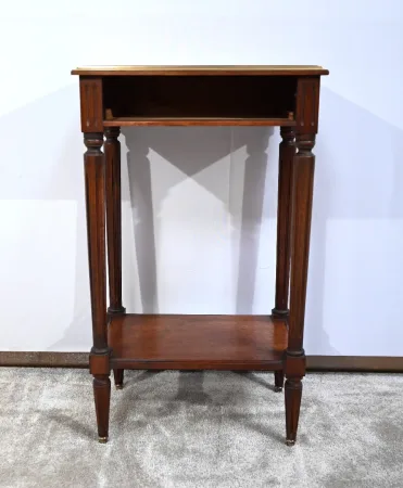 TISCH IM LOUIS XVI-STIL