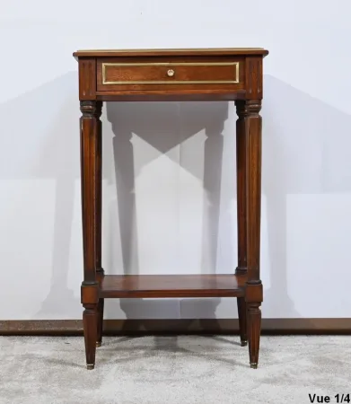 TISCH IM LOUIS XVI-STIL