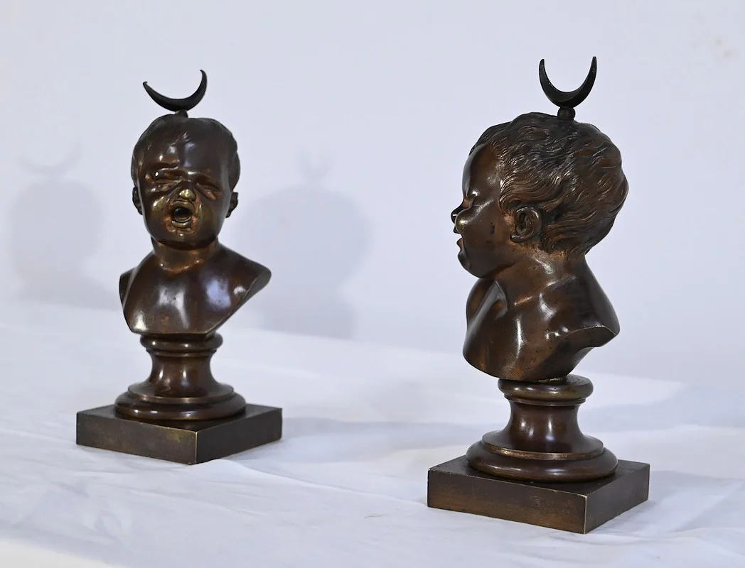 PAREJA DE BUSTOS DE BRONCE