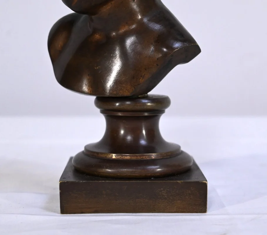 PAREJA DE BUSTOS DE BRONCE
