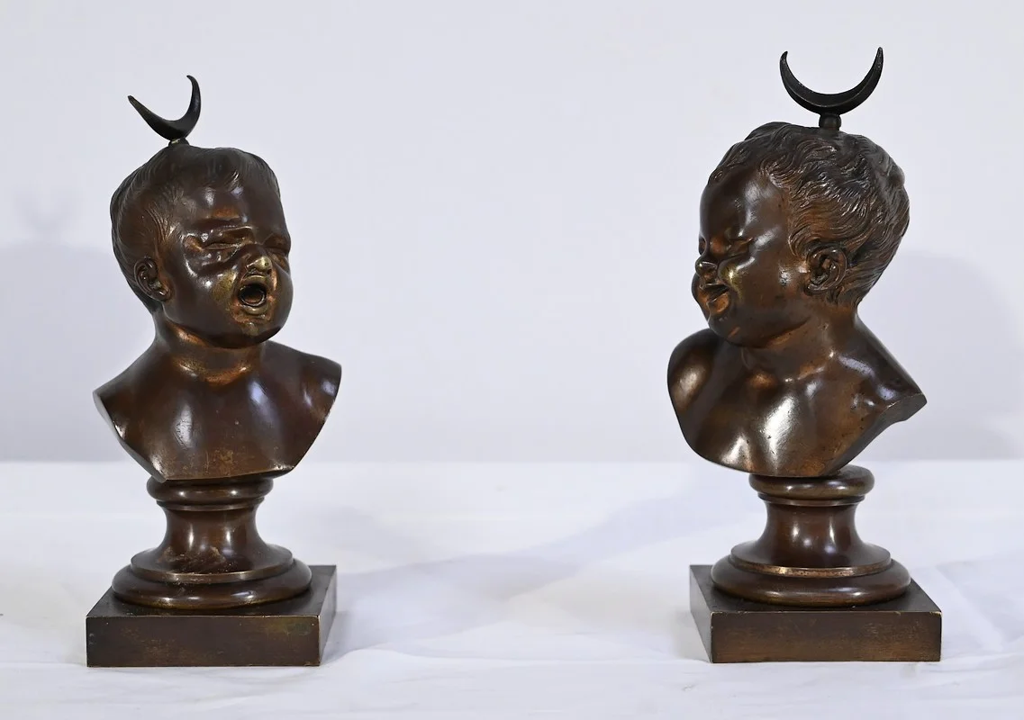 PAREJA DE BUSTOS DE BRONCE