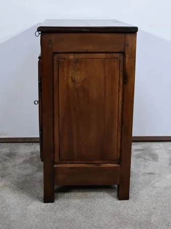 Rare Petit Meuble en Noyer massif, style Louis XIII – Milieu XVIIIe