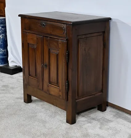Rare Petit Meuble en Noyer massif, style Louis XIII – Milieu XVIIIe