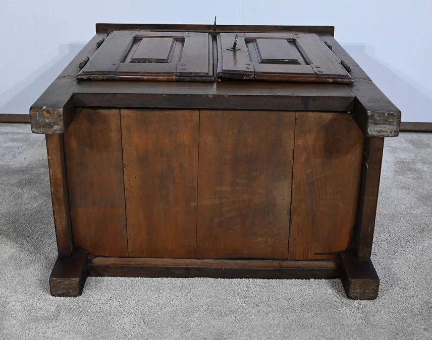 SCHRANK IM LOUIS-XIII-STIL