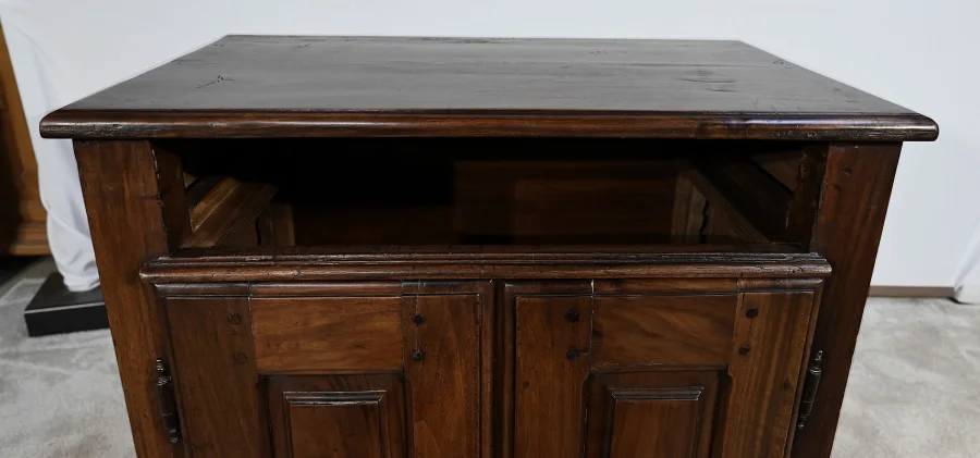 SCHRANK IM LOUIS-XIII-STIL