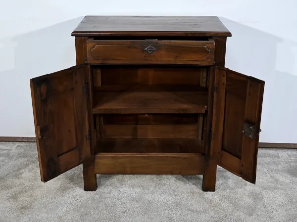 Rare Petit Meuble en Noyer massif, style Louis XIII – Milieu XVIIIe