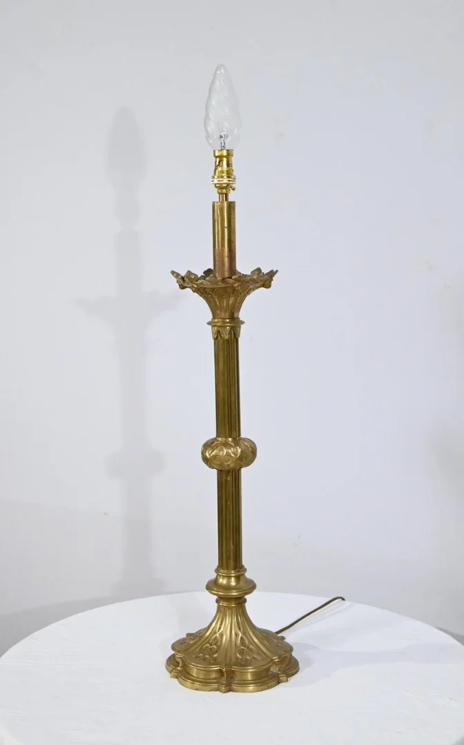 Important Flambeau en Bronze Doré – Fin XIXe
