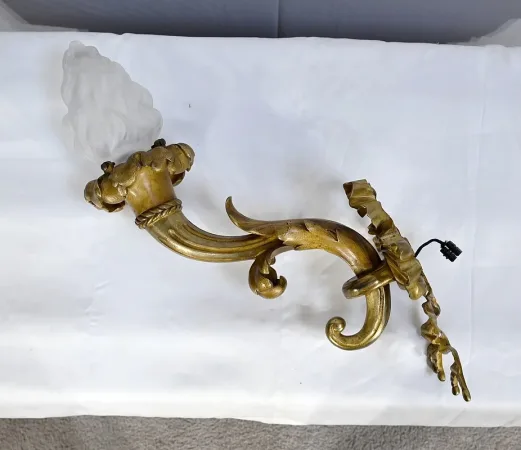 Important Flambeau en Bronze Doré, style Louis XVI, époque Napoléon III - Milieu XIXe