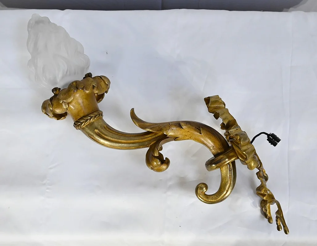 Important Flambeau en Bronze Doré, style Louis XVI, époque Napoléon III - Milieu XIXe