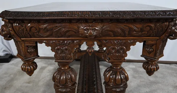 Table Bureau en Chêne, goût Renaissance Gothique – Fin XIXe