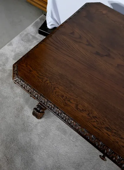 Table Bureau en Chêne, goût Renaissance Gothique – Fin XIXe