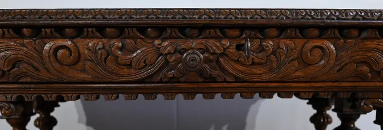 Table Bureau en Chêne, goût Renaissance Gothique – Fin XIXe