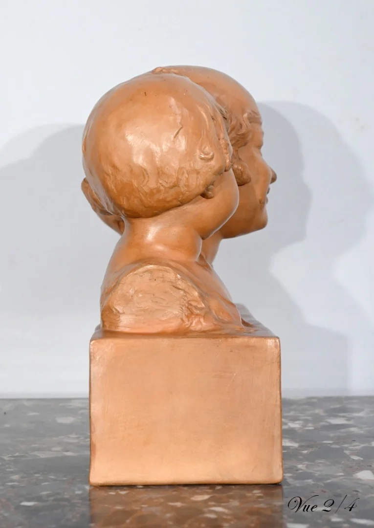 Groupe en Terre Cuite patinée, « Mère et ses enfants », signé P. Dumont, Art Déco - 1920