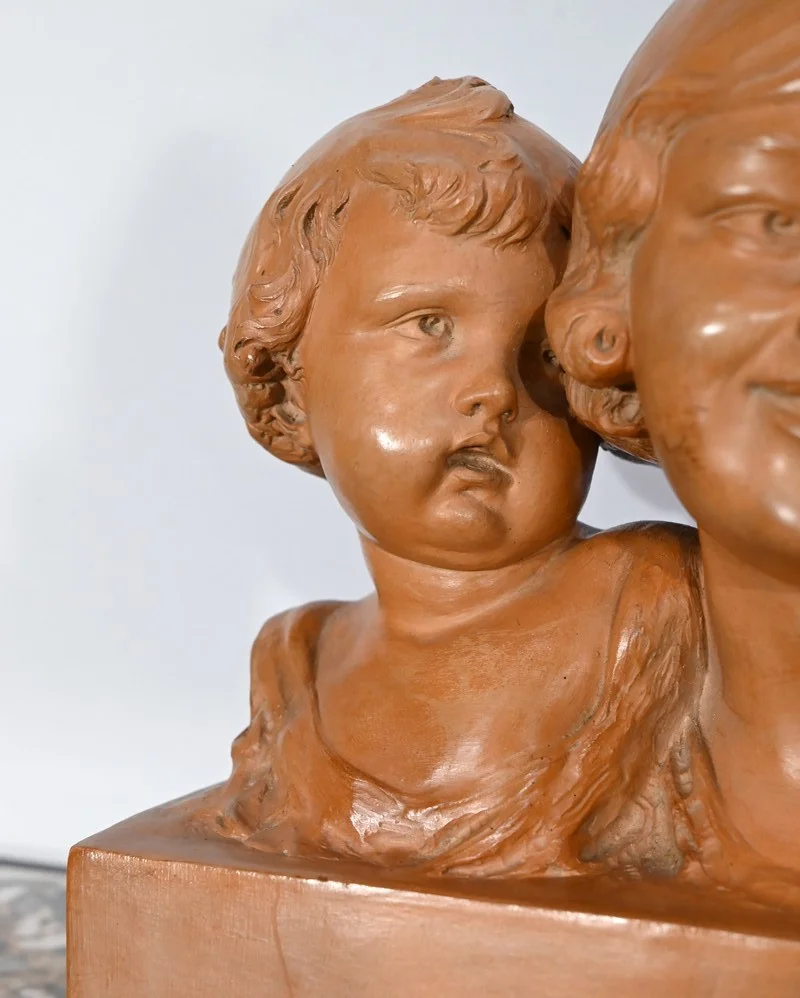 Groupe en Terre Cuite patinée, « Mère et ses enfants », signé P. Dumont, Art Déco - 1920