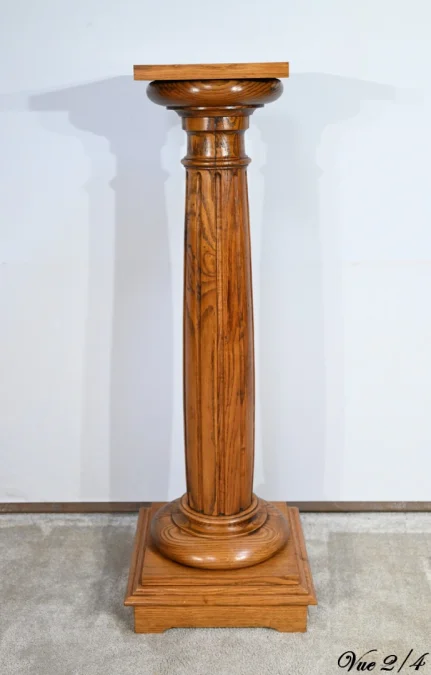SÄULE AUS EICHE