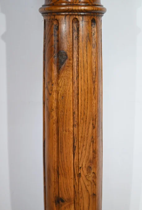 SÄULE AUS EICHE