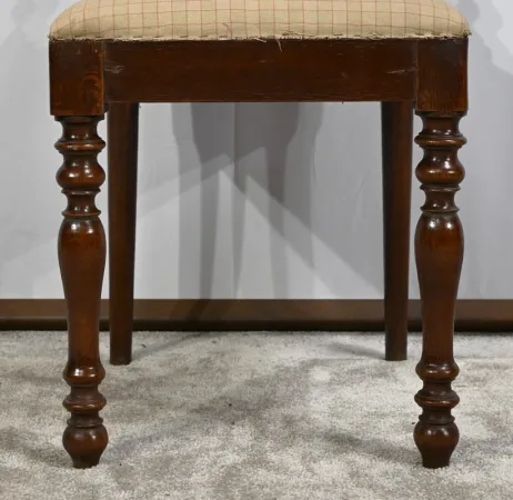 Suite de 4 Chaises en Chêne, époque Louis Philippe – 2ème partie XIXe