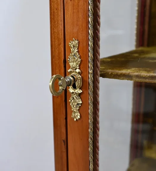 Petite Vitrine en Merisier Massif, Transition Louis XV / Louis XVI – Début XXe