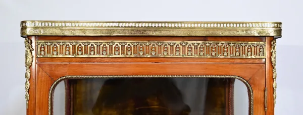 Petite Vitrine en Merisier Massif, Transition Louis XV / Louis XVI – Début XXe