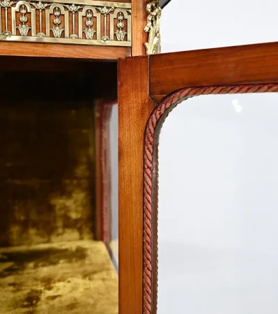 Petite Vitrine en Merisier Massif, Transition Louis XV / Louis XVI – Début XXe