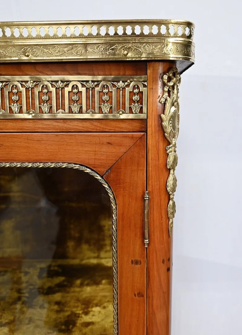 GABINETE DE EXHIBICIÓN DE ESTILO DE TRANSICIÓN FRANCESA