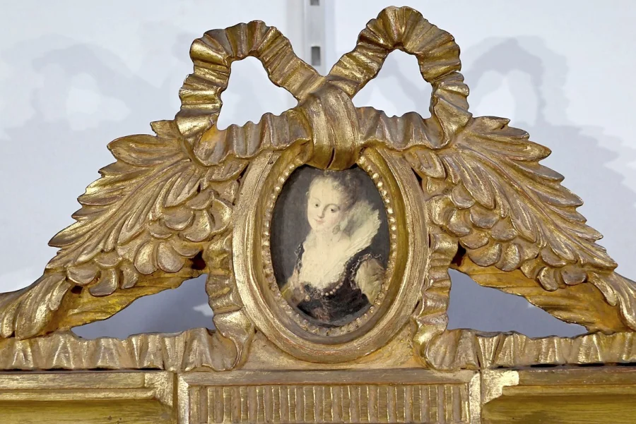 SPIEGEL IM LOUIS XVI-STIL