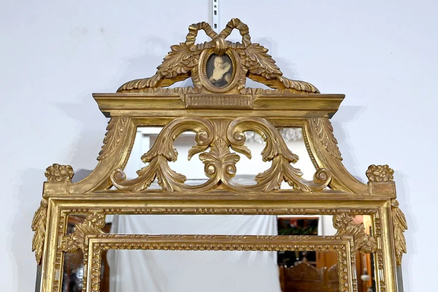 SPIEGEL IM LOUIS XVI-STIL