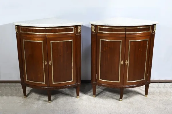 Paire d’Encoignures en Acajou, époque Louis XVI – XVIIIe