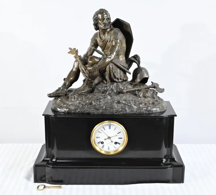 UHR AUS MARNLE UND BRONZE