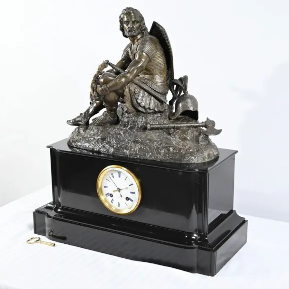 Pendule Borne en Marbre et Bronze, estampillée Viel & Delrue – Fin XIXe