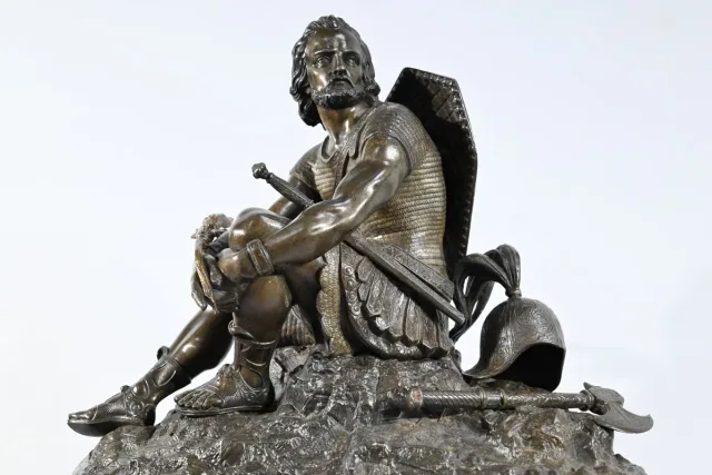 MARNLE AND BRONZE CLOCK