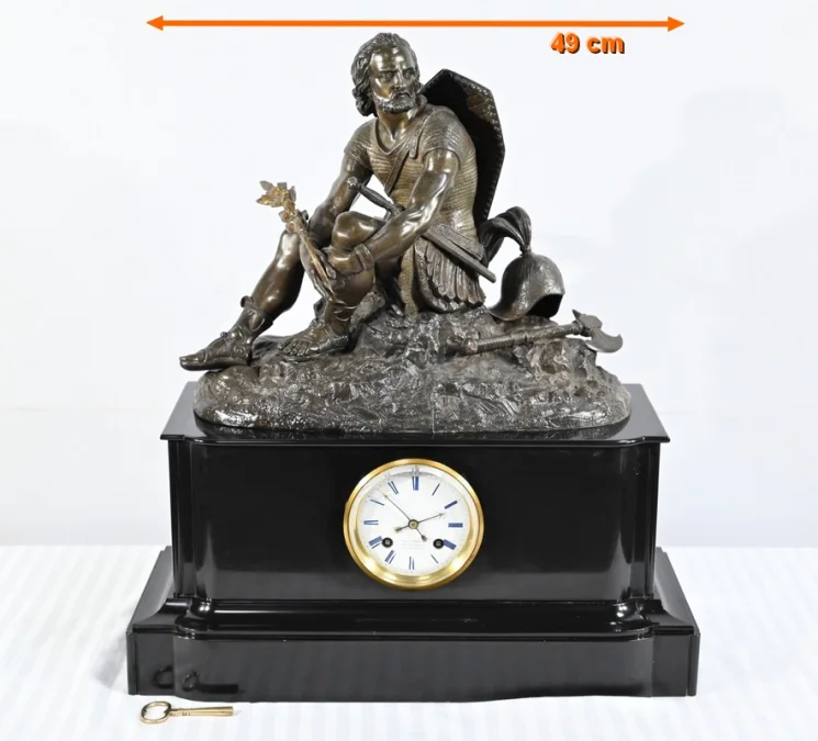 UHR AUS MARNLE UND BRONZE