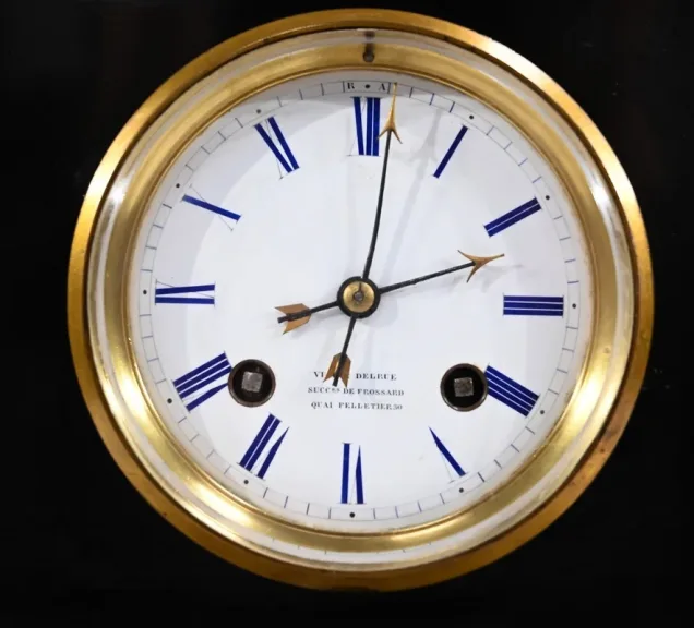 Pendule Borne en Marbre et Bronze, estampillée Viel & Delrue – Fin XIXe