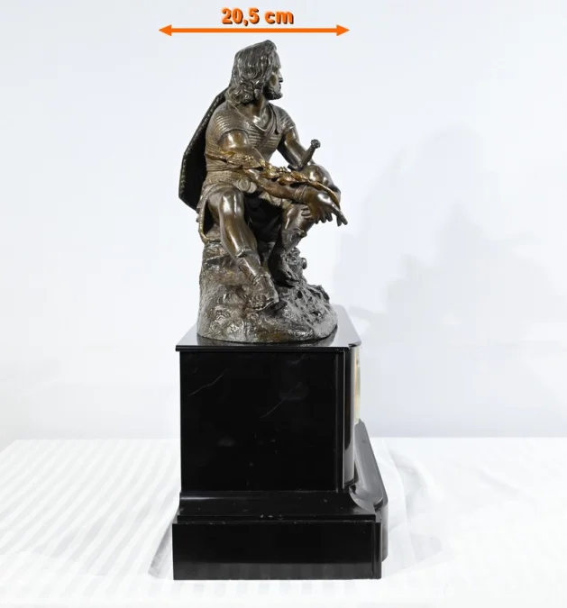UHR AUS MARNLE UND BRONZE