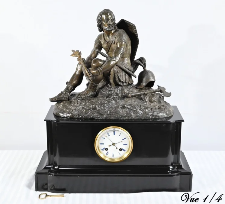 UHR AUS MARNLE UND BRONZE