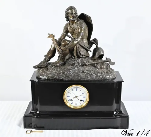 Pendule Borne en Marbre et Bronze, estampillée Viel & Delrue – Fin XIXe