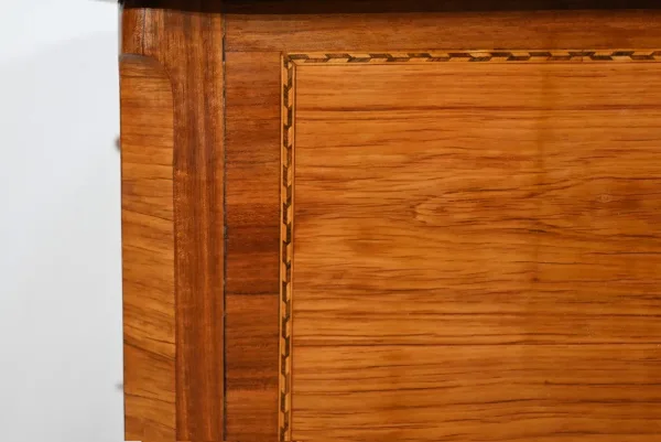 Petite Commode Sauteuse en Acajou et Bois de Rose, époque Louis XVI – XVIIIe