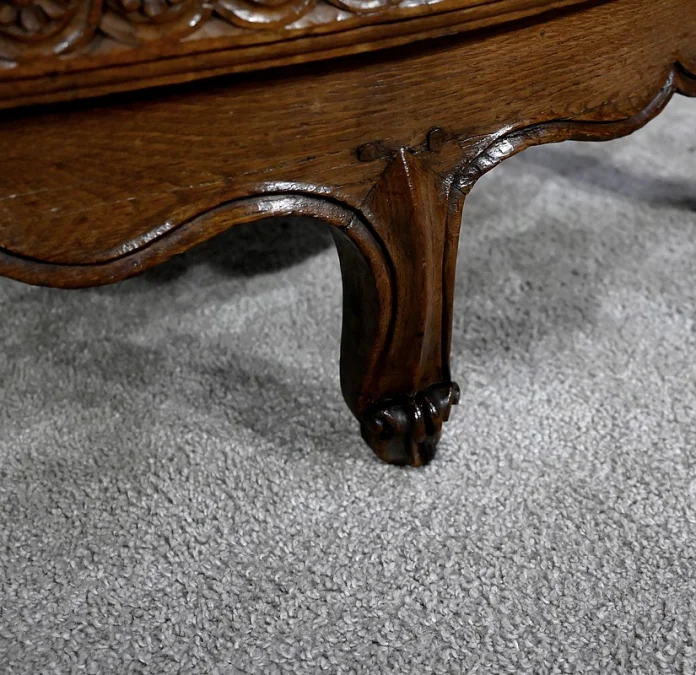 Eckschrank im Louis-XV-Stil