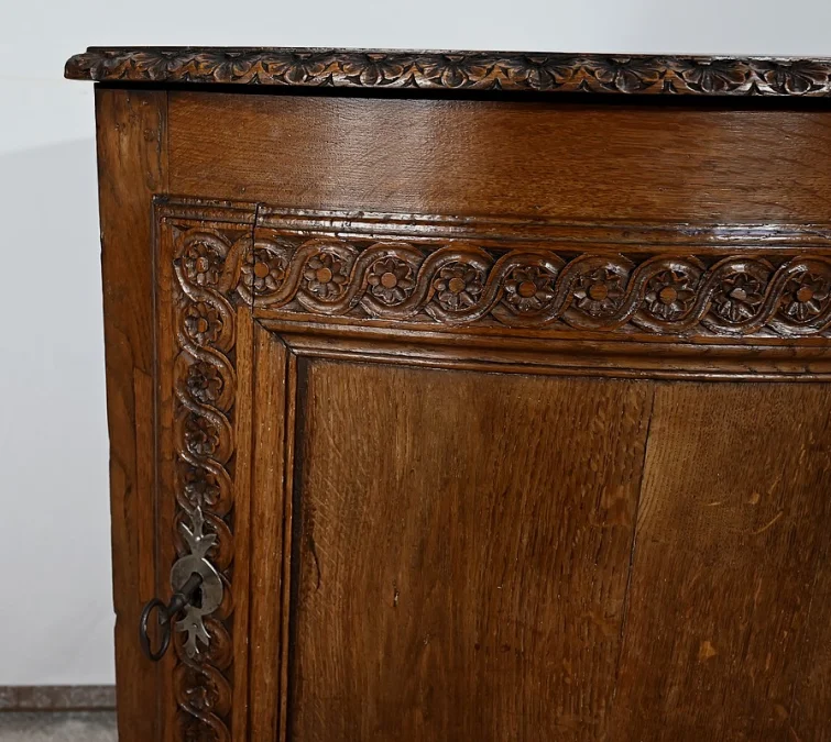 Eckschrank im Louis-XV-Stil