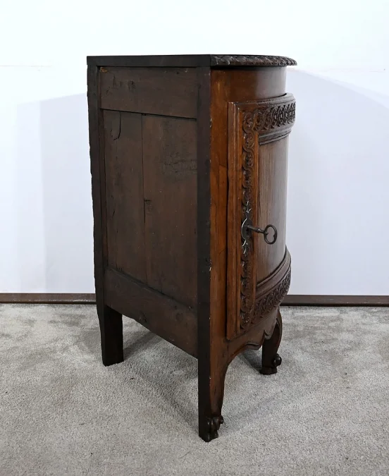 Eckschrank im Louis-XV-Stil