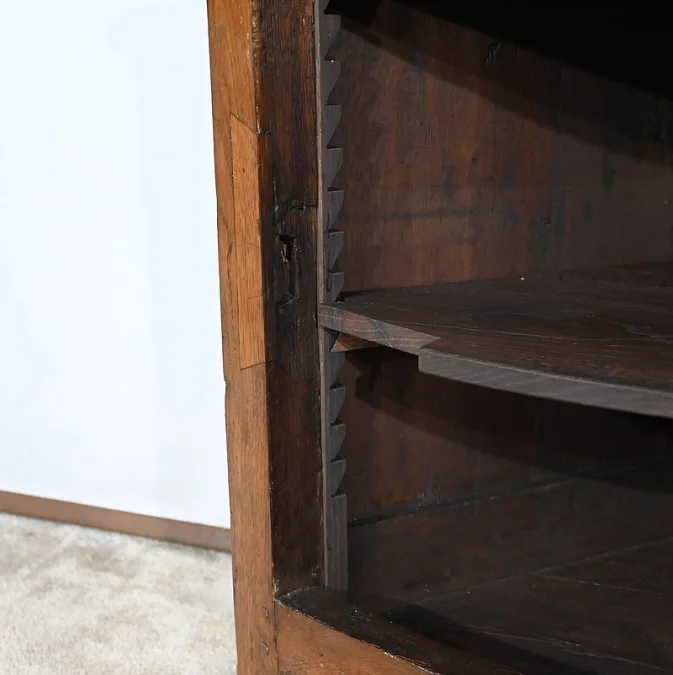 Eckschrank im Louis-XV-Stil