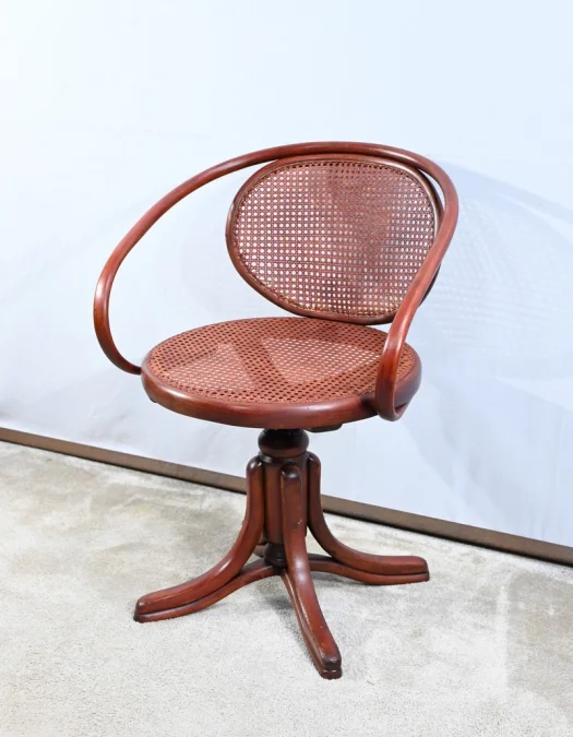 DREHSESSEL IM THONET-STIL