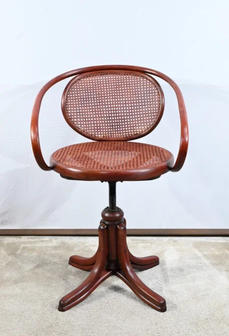 DREHSESSEL IM THONET-STIL